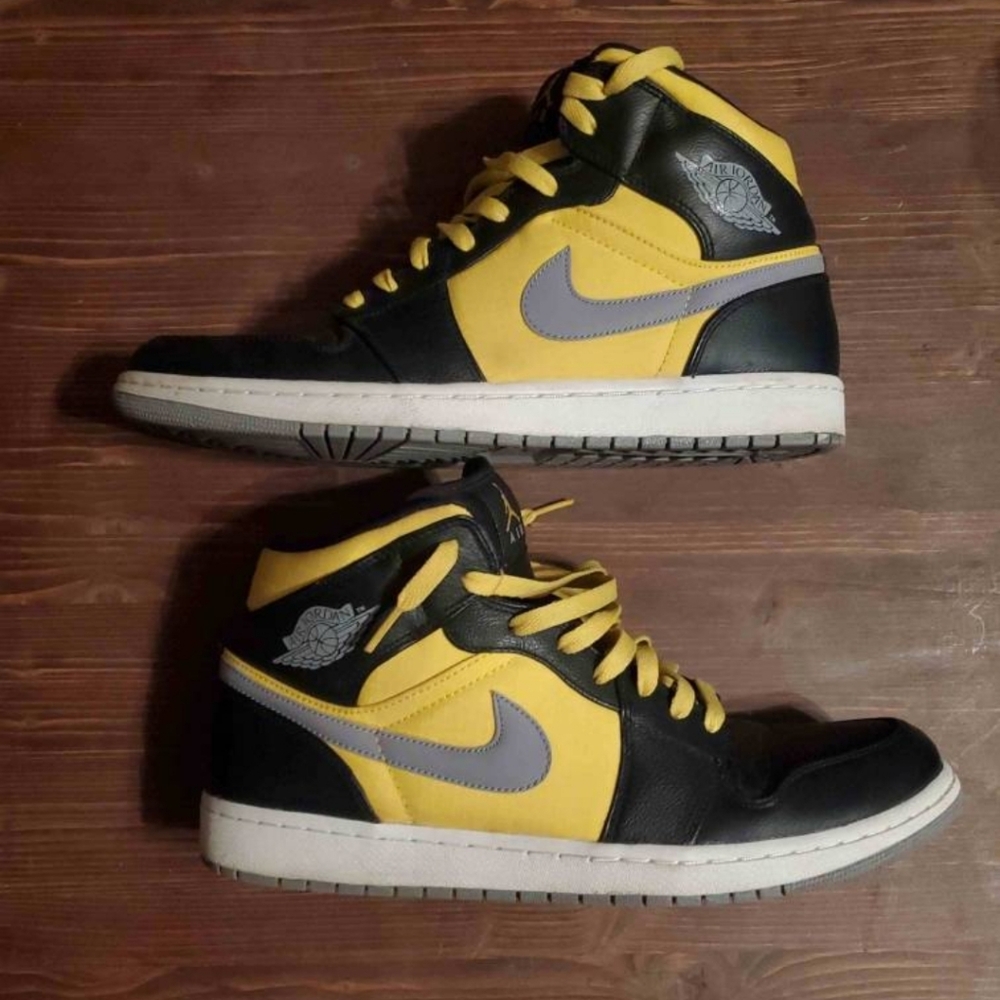 Jordan Yellow and Black Athletic Shoes High-Top Design
